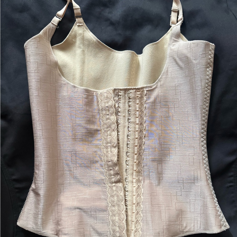 Stella’s corset - Waist clincher latex vest